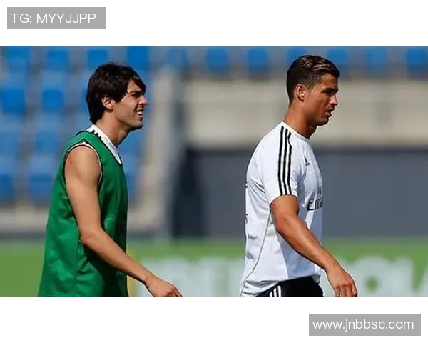 聚焦世界球星日常训练揭秘全面解析足球巨星成才之路 聚焦世界球星日常训练揭秘全面解析足球巨星成才之路